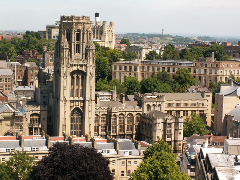 Đây là ngôi trường đại học đầu tiên ở nước Anh thừa nhận việc bình đẳng giới giữa nam và nữ