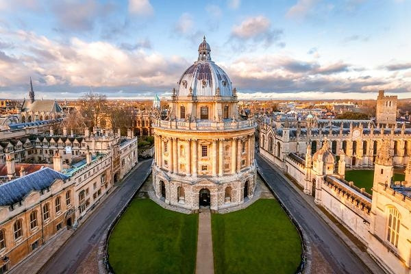 Ngôi trường đại học này tọa lạc trong trung tâm thành phố cổ ﻿Oxford