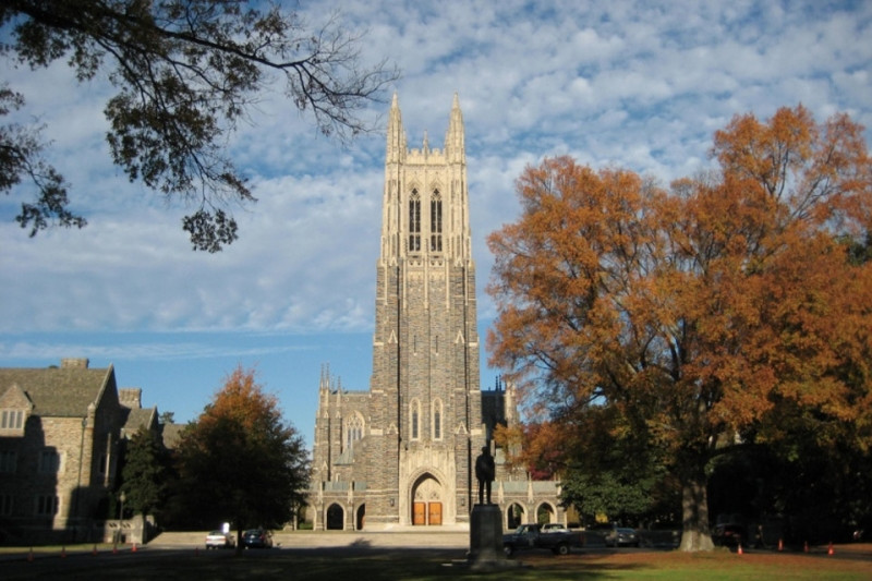 Duke University là trường đại học nghiên cứu tư thục được thành lập năm 1924 tại Durham, ở phía Bắc Carolina