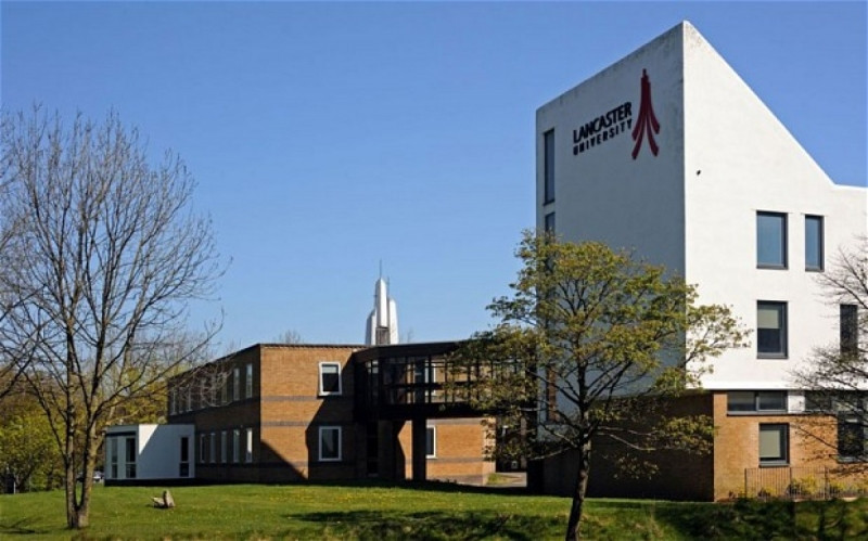Lancaster University được thành lập năm 1964 tại thành phố Lancaster