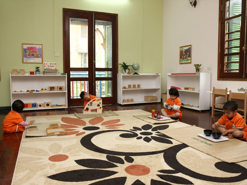 Các con đang học ở Trường mầm non Hanoi Osaki Montessori