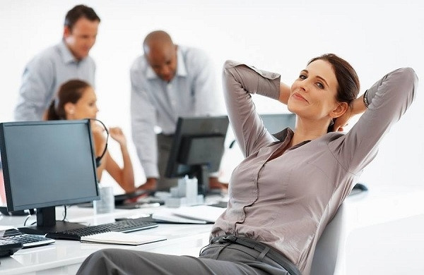 Thư giãn trong khi làm việc cũng là một trong những tuyệt chiêu giúp bạn giảm stress hiệu quả!