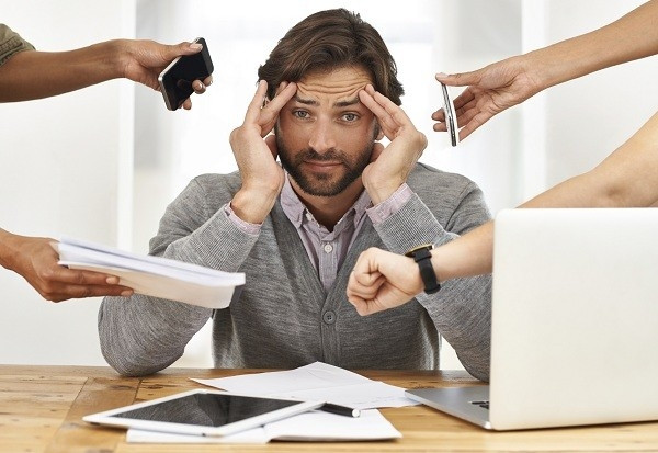 Bạn cần kiểm soát thông tin bạn nhận được để tránh bị phân tâm dẫn đến bị stress khi làm việc.