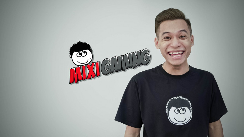 Tộc trưởng Mixi Gaming cùng logo bộ tộc