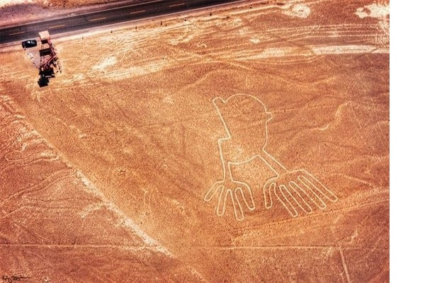 Các đường kẻ Nazca Lines được tìm thấy trên sa mạc cách Lima, Peru