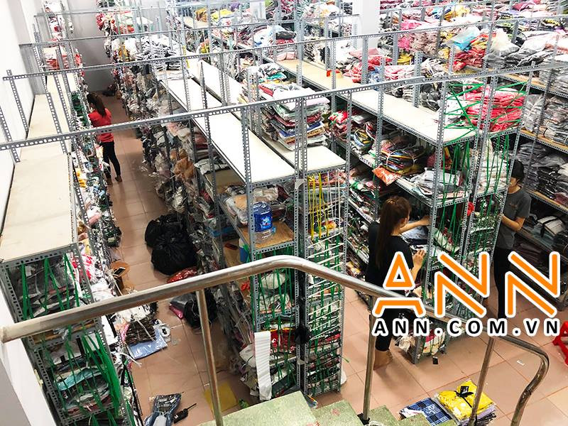 Xưởng áo thun ANN lúc nào cũng có hơn 80 ngàn sản phẩm trữ sẳn ở kho, thêm 10 - 15 mẫu mới về mỗi ngày