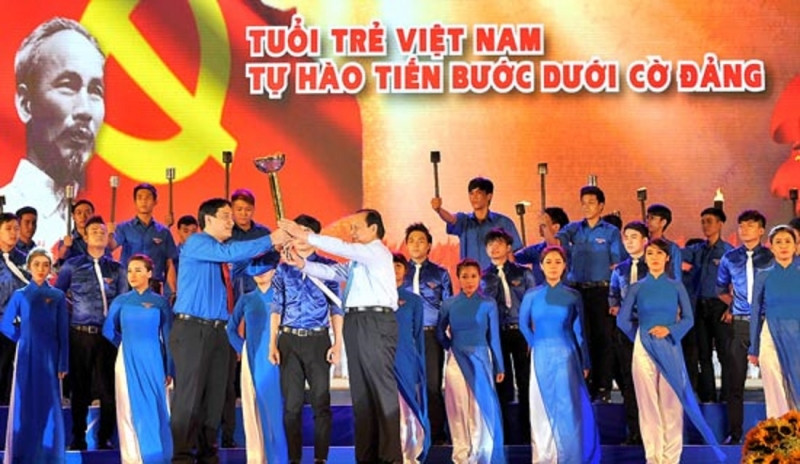 Tuổi trẻ Việt Nam tự hào tiến bước dưới cờ Đảng, tích cực học tập và làm theo lời Bác