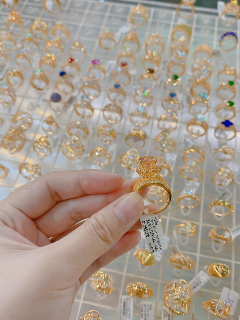 Sản phẩm có bán tại Tiệm Vàng Kim Phúc - Kim Phúc Jewelry and Diamond