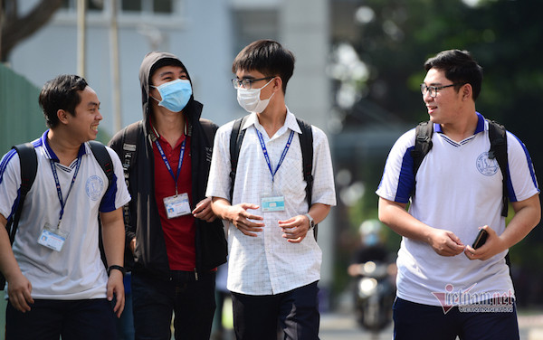 Hàng chục sinh viên phải đảm bảo quy tắc phòng, chống dịch (Ảnh: Vietnamnet)