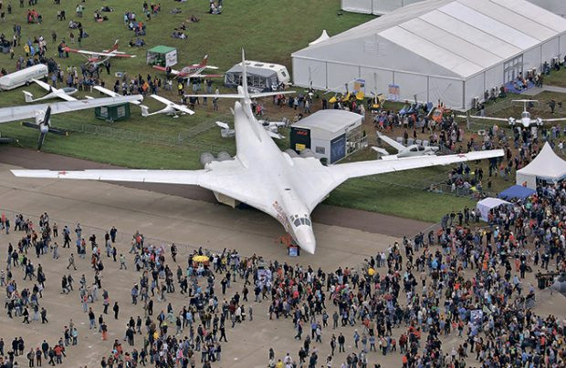 Máy bay ném bom chiến lược Tu-160 (Ảnh: Fyodor Borisov)