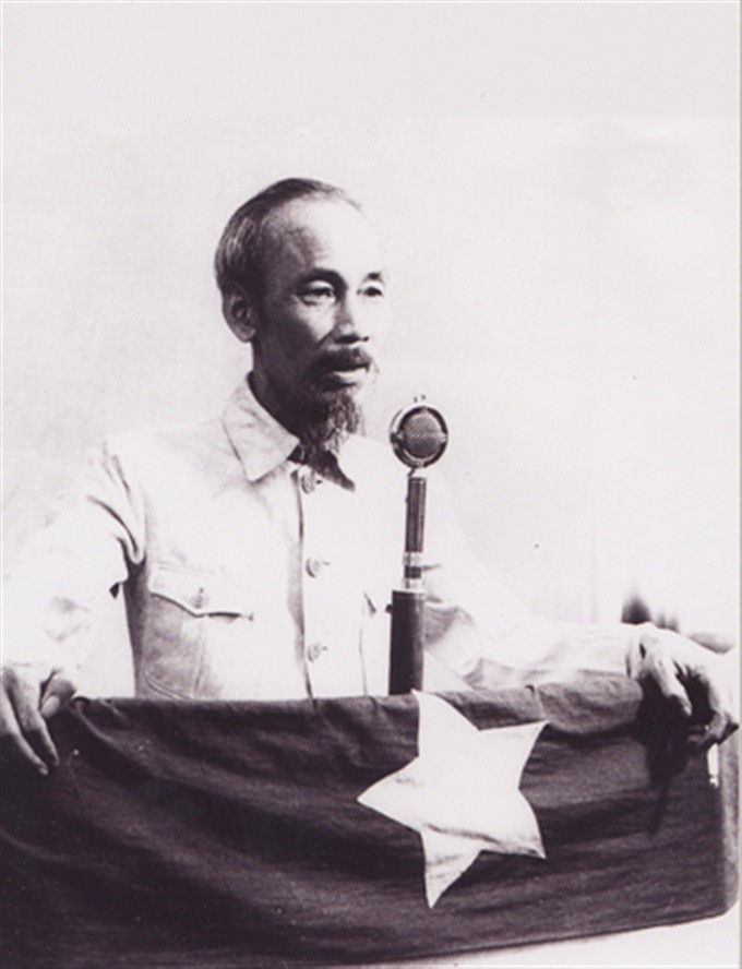 Hồ Chí Minh - vị cha già kính yêu của dân tộc ta ngàn đời tôn kính, biết ơn là một trong những nhà văn bậc thầy về thể chính luận.