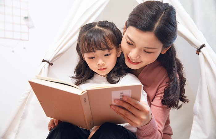 Cha mẹ cũng cần đọc sách để làm gương cho con