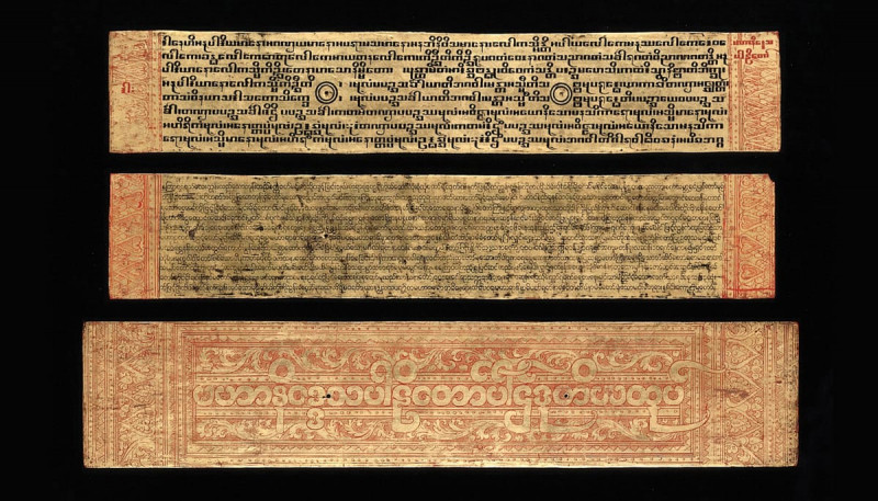 Toàn bộ kinh điển Tipitaka còn được viết trên một loại lá cọ đã được chuẩn bị kỹ (lá bối)