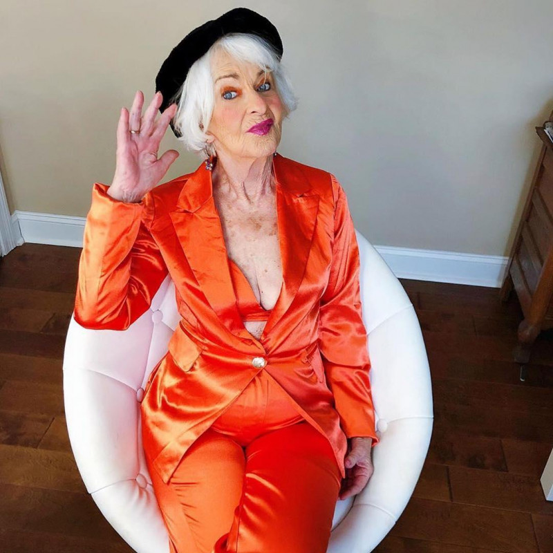 Helen van Winkle dù ở độ tuổi 87 nhưng vẫn rất thời trang và năng động