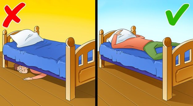 Nếu bạn đang ở trên giường ngủ khi động đất xảy ra hãy bảo vệ đầu bằng gối