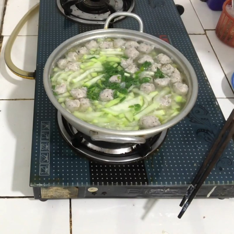 Canh chả cá nấu bầu