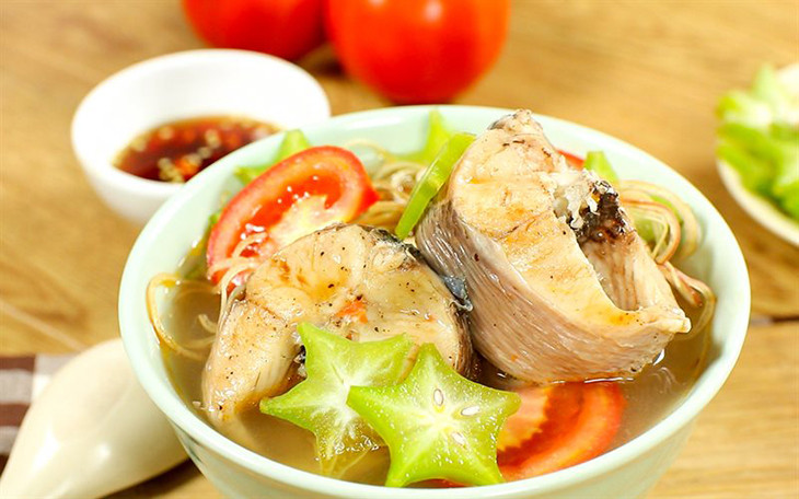 Canh chua cá chép nấu khế