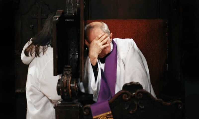 Một giáo dân đang xưng tội của mình với linh mục