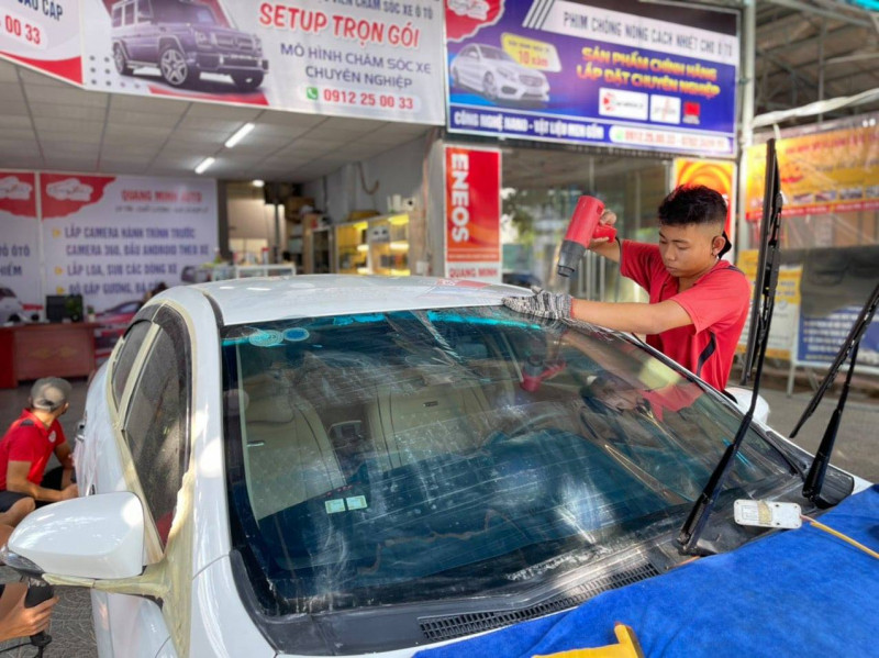 Trung tâm rửa và chăm sóc xe Quang Minh
