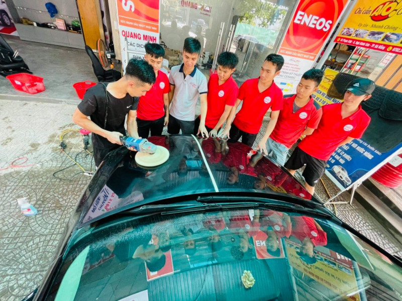 Trung tâm rửa và chăm sóc xe Quang Minh