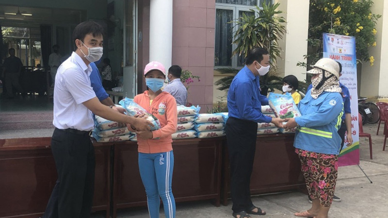Dẫn chứng số 1: Thủ tướng Chính phủ hỗ trợ 5000 tấn gạo