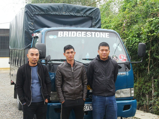 Dẫn chứng số 2: Chàng trai xứ Nghệ, anh Nguyễn Quân Dũng lái xe tải cứu trợ