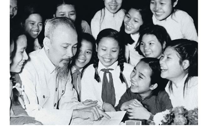 Nội dung cơ bản tư tưởng Hồ Chí Minh về con người và chiến lược “trồng người”