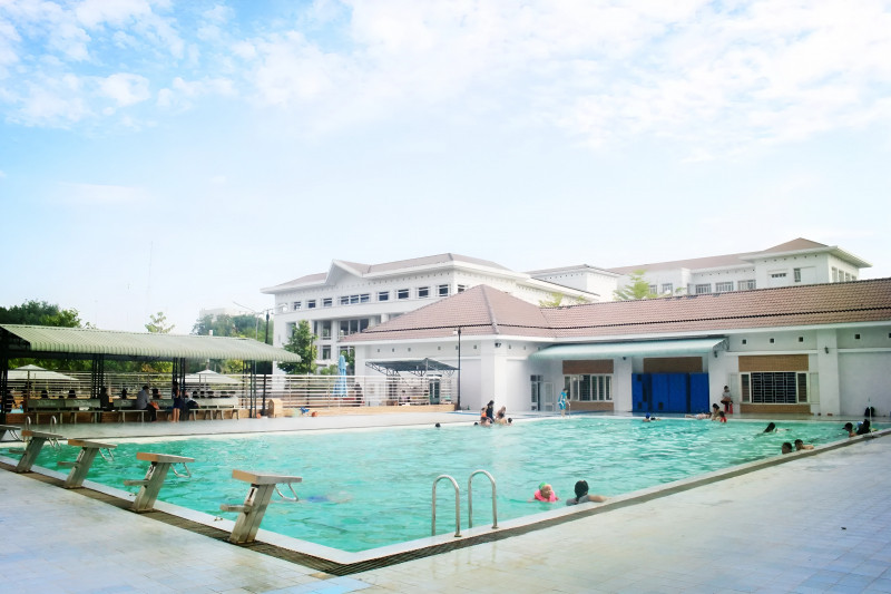 Học bơi tại Trung tâm học tập sinh hoạt thanh thiếu nhi Tây Ninh