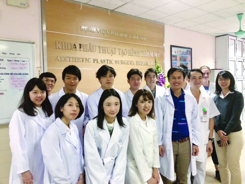 Đội ngũ Bác sĩ Bệnh viện Đại Học Y Hà Nội