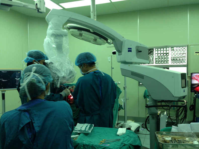 Bệnh viện Bạch Mai được trang bị đầy đủ các thiết bị y tế hiện đại phục vụ cho việc điều trị.