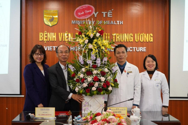 Trường ĐH Đại Nam (DNU) ký kết hợp tác đào tạo với Bệnh viện Châm cứu Trung ương.