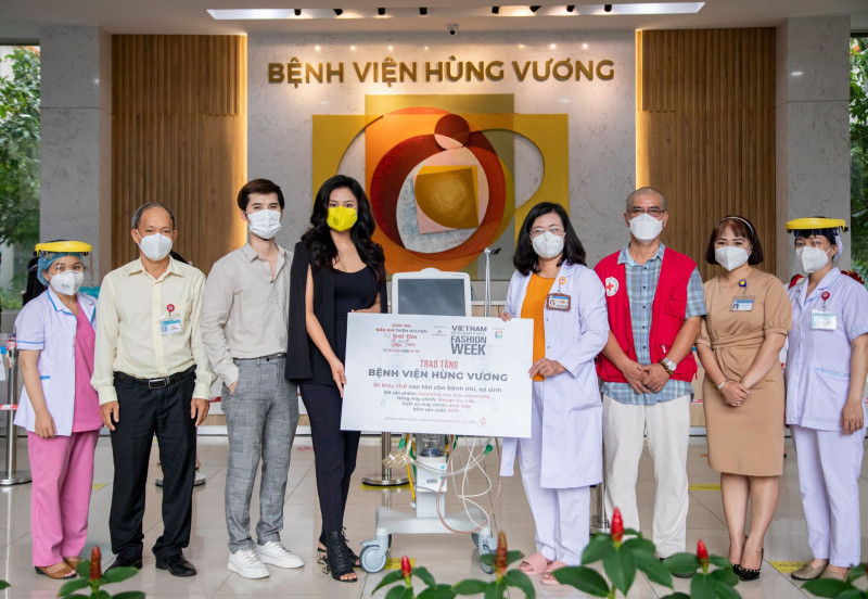 Bệnh viện Hùng Vương được tặng máy thở sau khi xuất hiện trong phim 'Ranh giới'