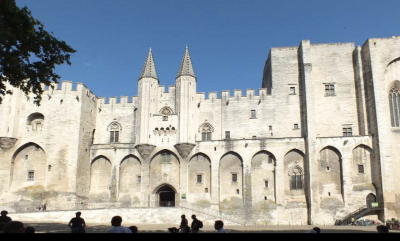 Cung điện tại Avignon-Pháp