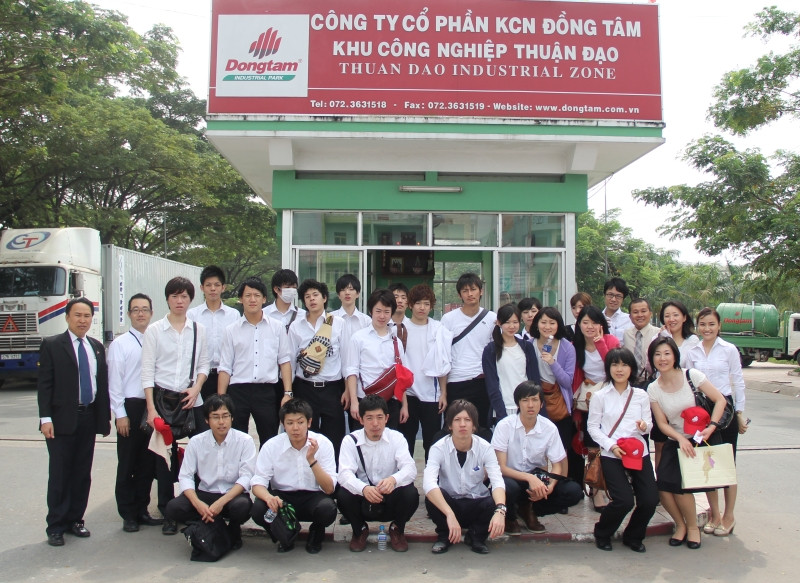 Đoàn sinh viên Nhật tới thăm quan Công ty Đồng Tâm