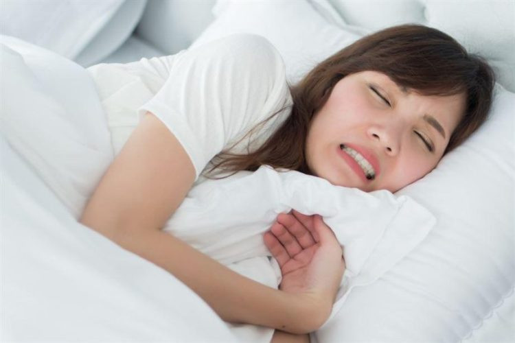 Tại sao con người ngủ hay nghiến răng?