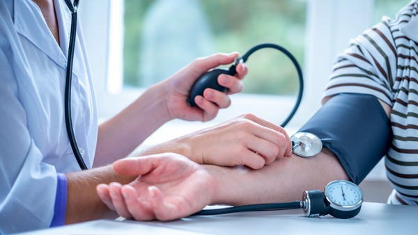 Hiệp hội Tim mạch Mỹ khuyến cáo mọi người nên kiểm tra huyết áp hằng năm