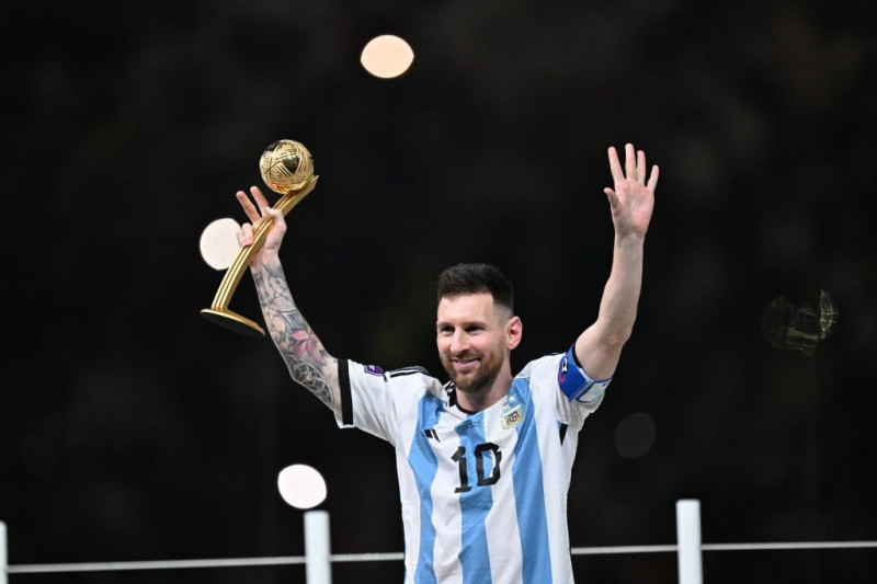 Lionel Messi trở thành cầu thủ vĩ đại nhất thế giới