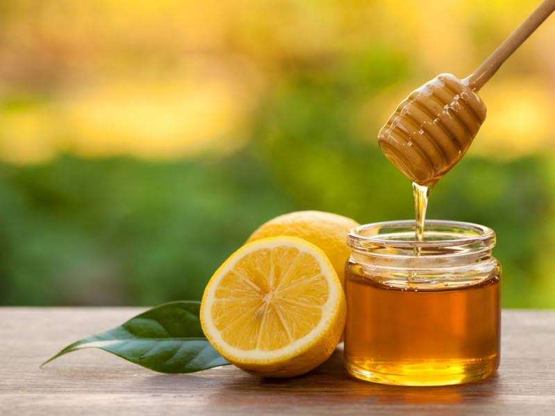 Chanh, mật ong tốt cho sức khỏe đồng thời giúp giảm sưng nướu chân răng