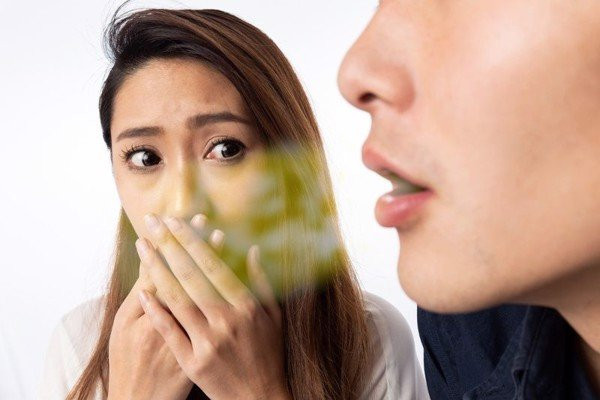 Hôi miệng có thể ẩn sau là một bệnh lý nha chu nào đó