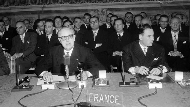 Tây Ban Nha không gia nhập liên hiệp quốc gia cho đến năm 1955 và không tham gia cộng đồng kinh tế châu Âu