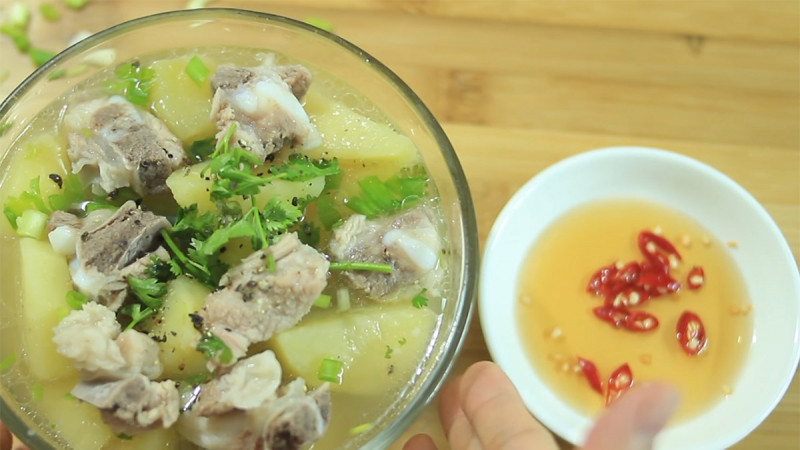 Canh khoai tây sườn heo