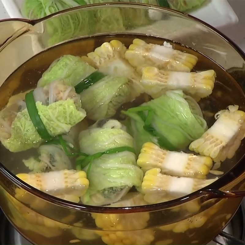 Canh cải thảo cuộn thịt gà nấm hương
