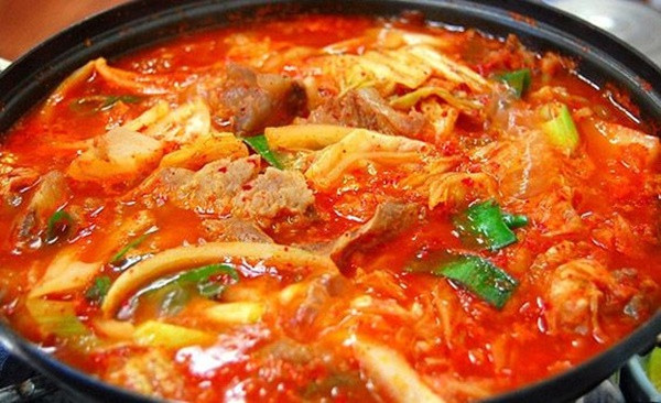 Canh thịt bò kim chi