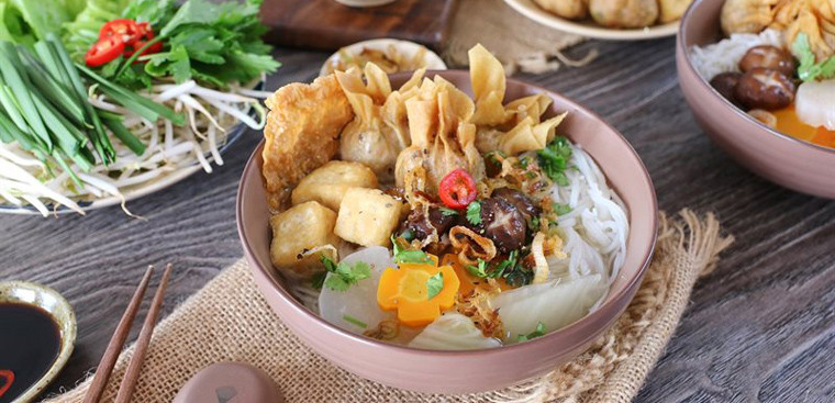 Hủ tiếu chay hoành thánh