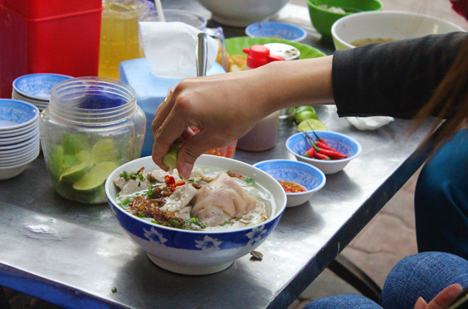 Bánh canh Bà Tám Chợ Cầu