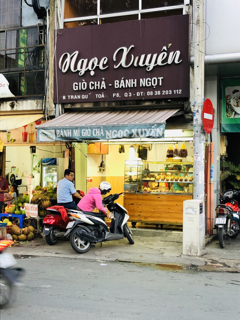 Bánh mì giò – chả Ngọc Xuyến