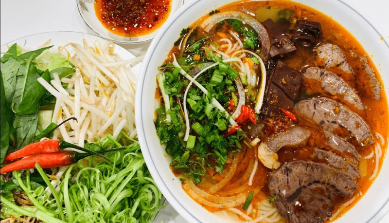 Bún Bò Huế Cô Oanh