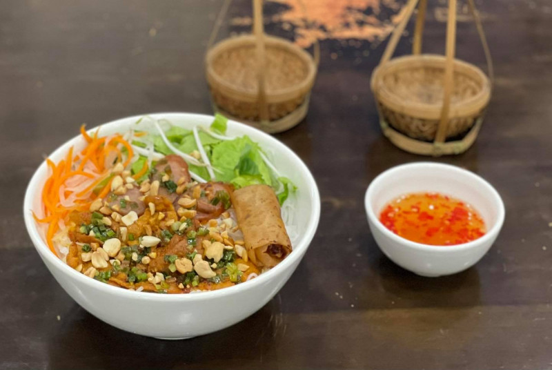 Bún Bò Gốc Huế O Tú