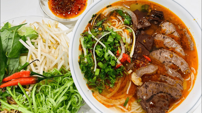 Cô Trang - Bún bò Huế & Bún riêu chả