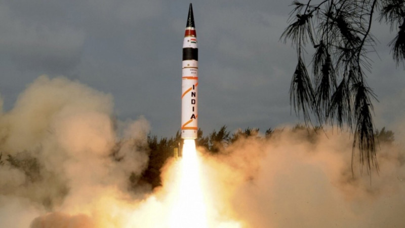 Tên lửa đạn đạo xuyên lục địa Agni V của Ấn Độ tham gia duyệt binh năm 2013